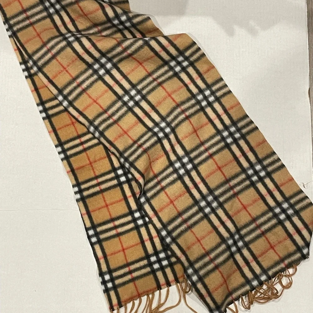 Famous Check Fleece Scarf Fringed - Picture 2 of 5